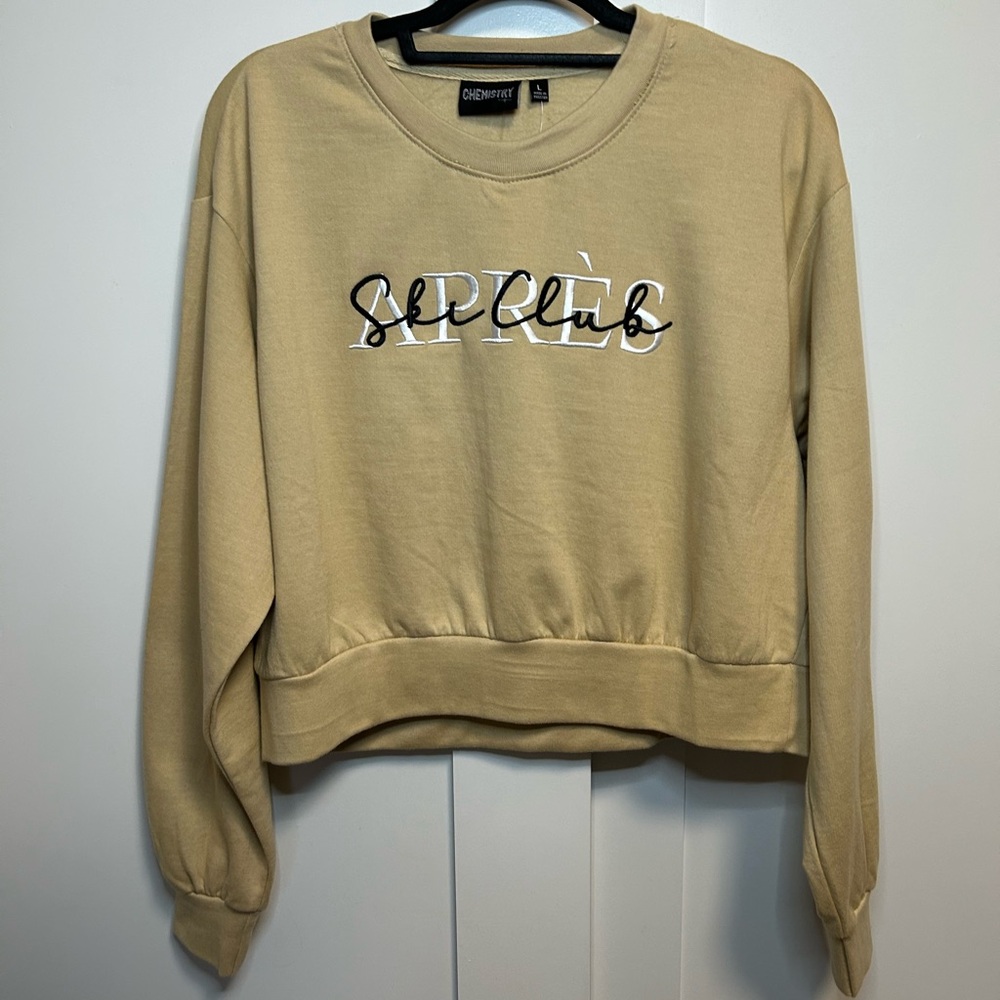 Cream cropped crewneck sweatshirt with Ski Club embroidery. Size L